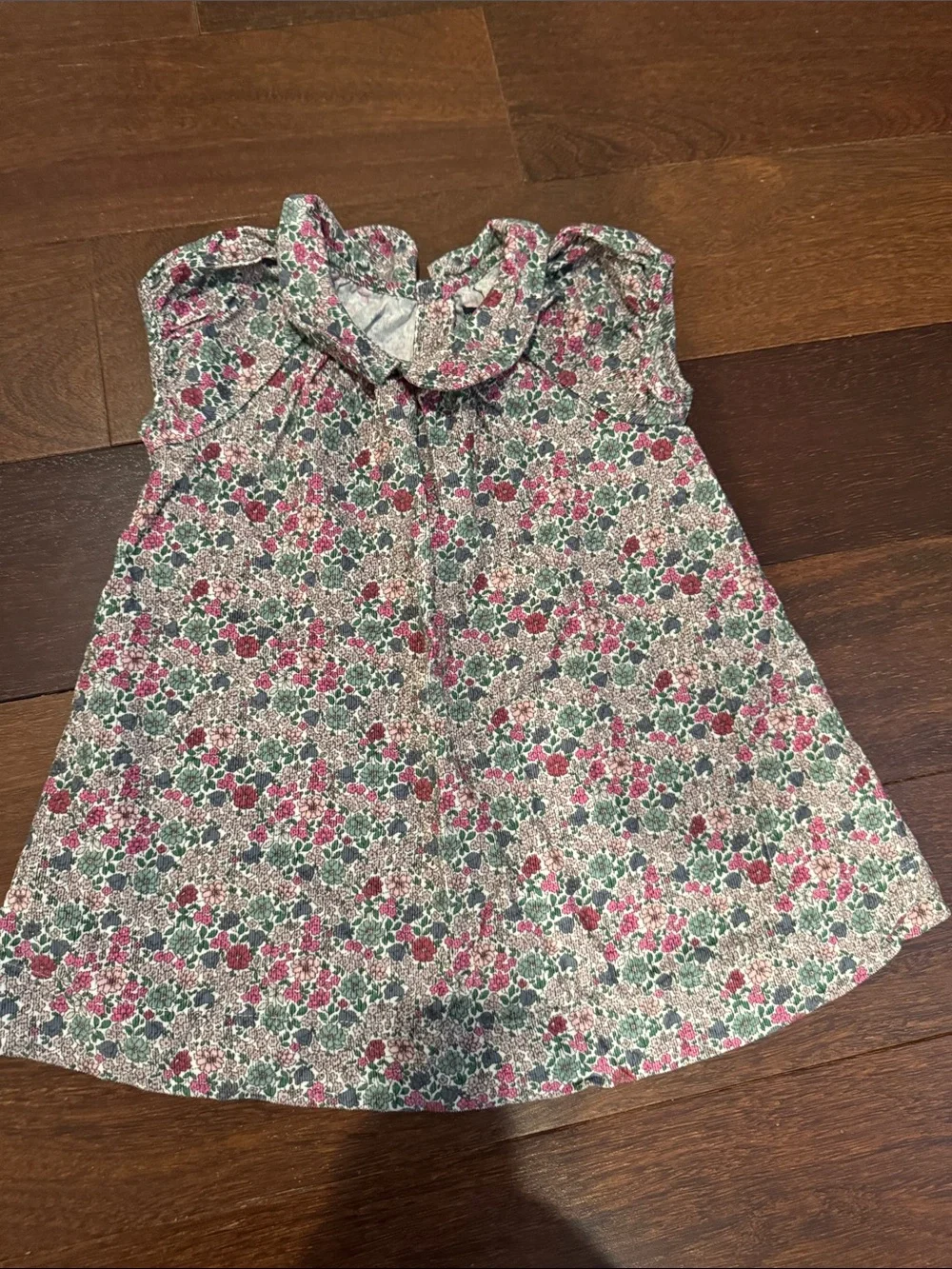 Baby Gap lot of 5 pieces of girls 18 to 24 months of dresses, sweatsuit and top